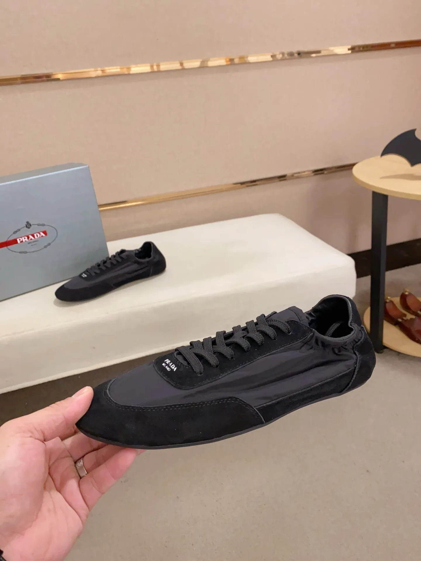 Men's shoes 💰 500💰 ✔️✔️✔️High version High-quality new PRADA counters are launched simultaneously. The new men's shoes and 😘fabrics are selected from first-layer cow suede and waterproof fabrics, and are made by pure handicrafts. Lining: Full sheepskin lining. 👍🏿 High-end ☄️ air-cushion molded anti-slip rubber outsole, exquisite lines, simple and elegant, comfortable and high-end for leisure travel. Number of yards: 38 to 44. Can be customized45